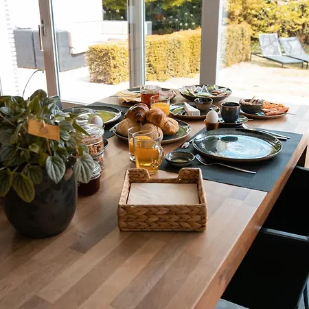 Bed & Wellness Boxtel, Luxe Met Airco En Eigen Badkamer 住宿加早餐酒店 博克斯特尔