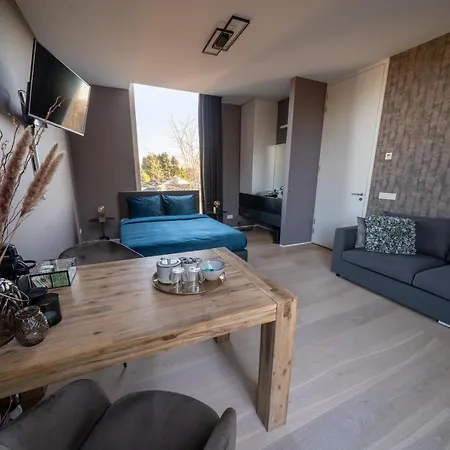 Bed & Wellness Boxtel, Luxe Met Airco En Eigen Badkamer 住宿加早餐酒店 3*